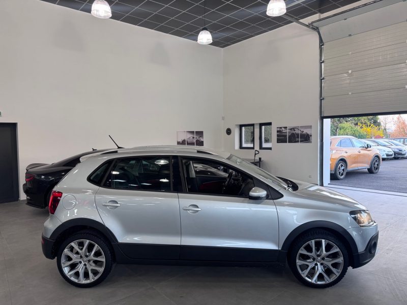 VOLKSWAGEN POLO CROSS  V 1.2 TSI 90cv PHASE 2 / GPS / 122 000km/ 1ERE MAIN