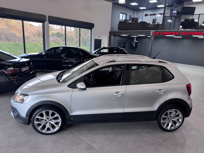 VOLKSWAGEN POLO CROSS  V 1.2 TSI 90cv PHASE 2 / GPS / 122 000km/ 1ERE MAIN