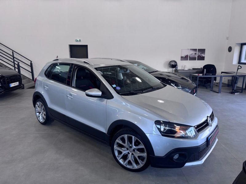VOLKSWAGEN POLO CROSS  V 1.2 TSI 90cv PHASE 2 / GPS / 122 000km/ 1ERE MAIN