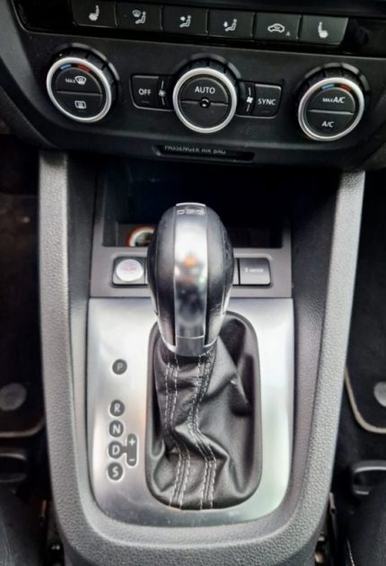 VOLKSWAGEN JETTA II 1.4L TSI 16V 150CV HYBRIDE_BOITE_AUTO DSG7 *CARAT* / Révisée&Garantie 