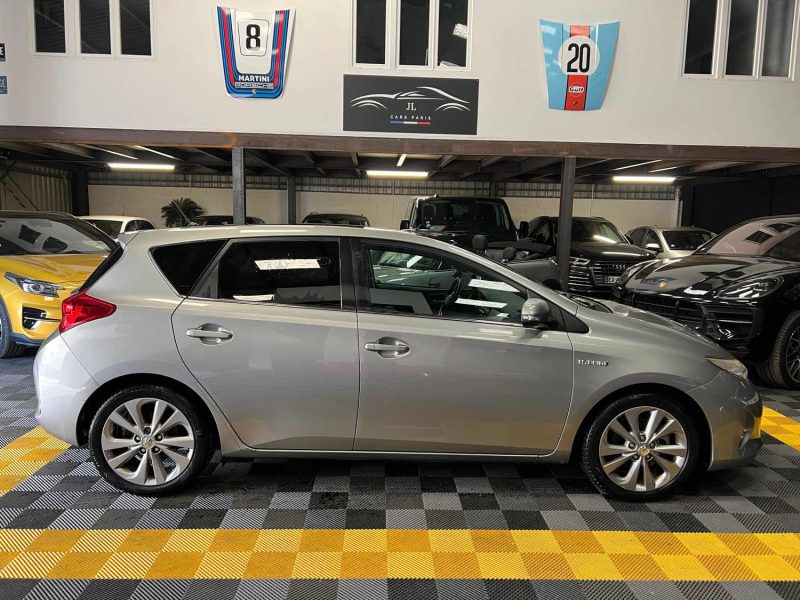 MAGNIFIQUE TOYOTA AURIS 136H  (TOIT PANORAMIQUE, CAMÉRA DE RECUL, SIÈGES CHAUFFANTS )⭐️⭐️⭐️⭐️⭐️