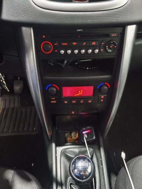 PEUGEOT 207 1.6 HDI  90 CV FAIBLE KILOMETRAGE ENTRETIEN A JOUR