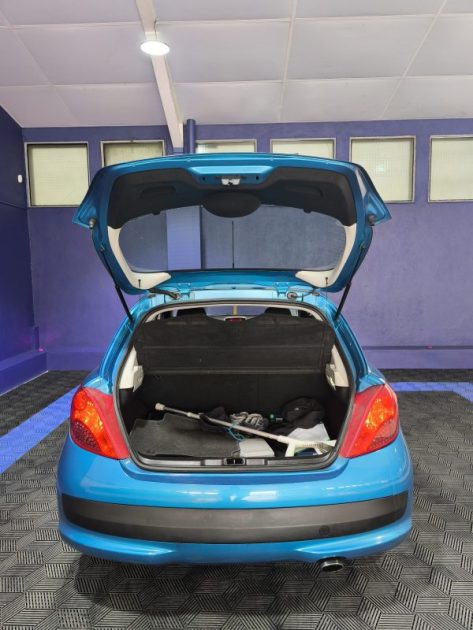 PEUGEOT 207 1.6 HDI  90 CV FAIBLE KILOMETRAGE ENTRETIEN A JOUR
