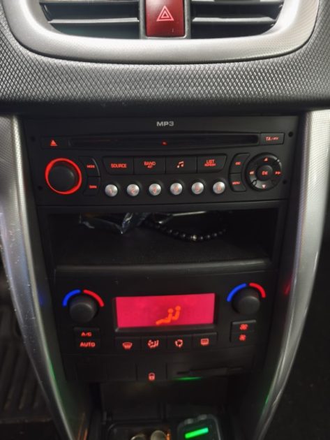 PEUGEOT 207 1.6 HDI  90 CV FAIBLE KILOMETRAGE ENTRETIEN A JOUR