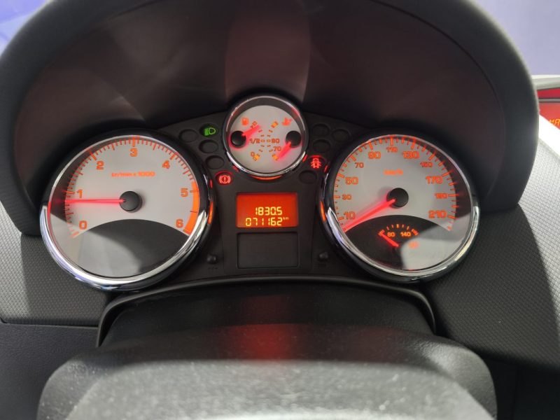 PEUGEOT 207 1.6 HDI  90 CV FAIBLE KILOMETRAGE ENTRETIEN A JOUR