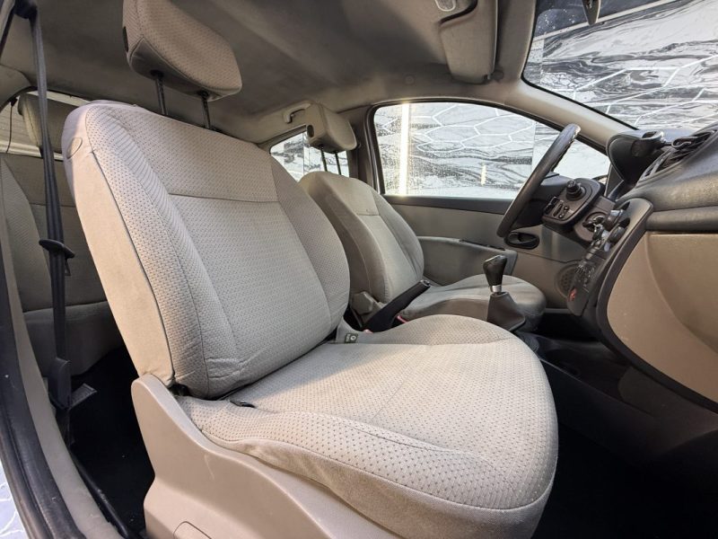RENAULT CLIO 3 1.2I - 16V 2005