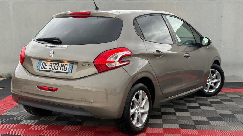 PEUGEOT 208 208 1.2 VTI STYLE  5P 2014