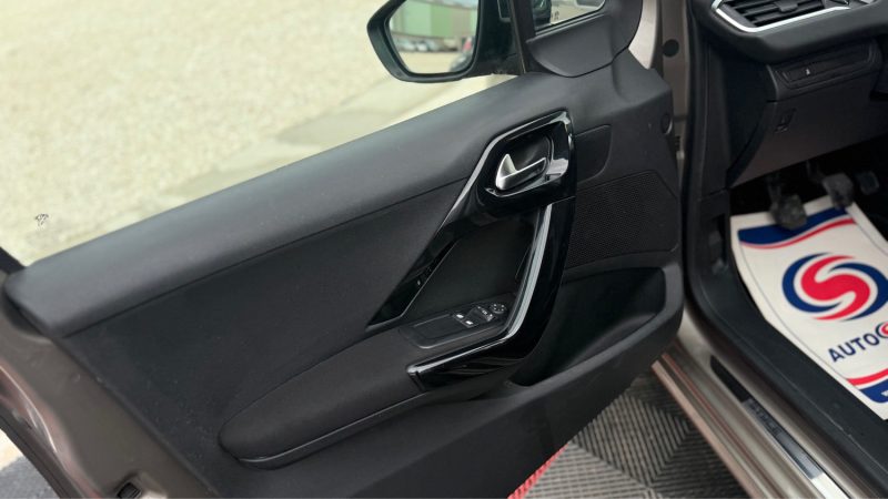 PEUGEOT 208 208 1.2 VTI STYLE  5P 2014