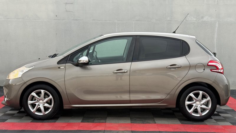 PEUGEOT 208 208 1.2 VTI STYLE  5P 2014