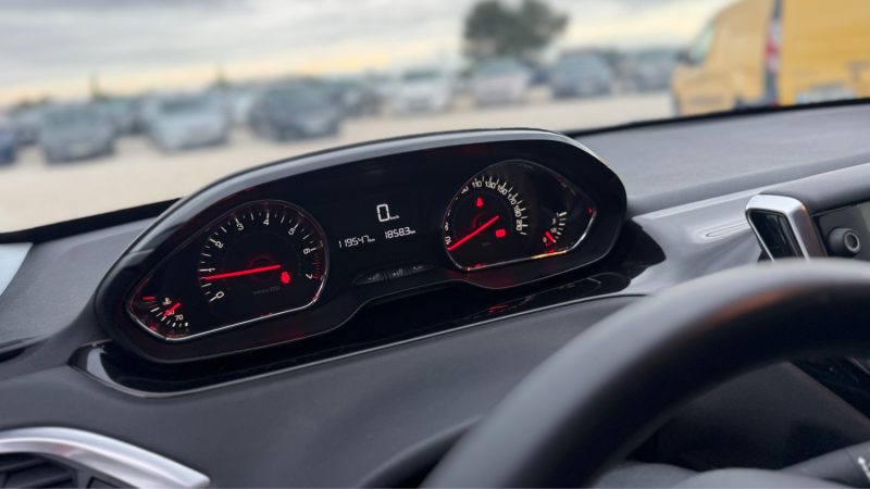 PEUGEOT 208 208 1.2 VTI STYLE  5P 2014