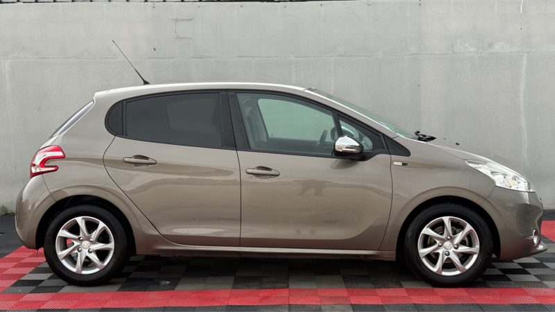 PEUGEOT 208 208 1.2 VTI STYLE  5P 2014