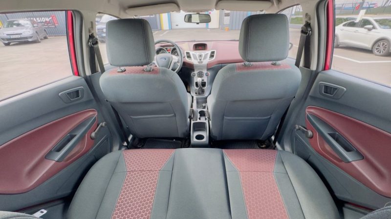 FORD FIESTA 1,3 GHIA 5PORTES 1ER MAIN GARANTIE 6MOIS