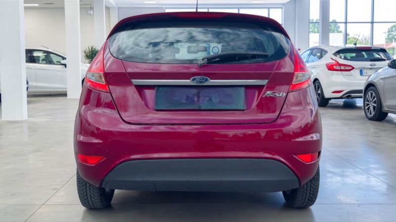 FORD FIESTA 1,3 GHIA 5PORTES 1ER MAIN GARANTIE 6MOIS