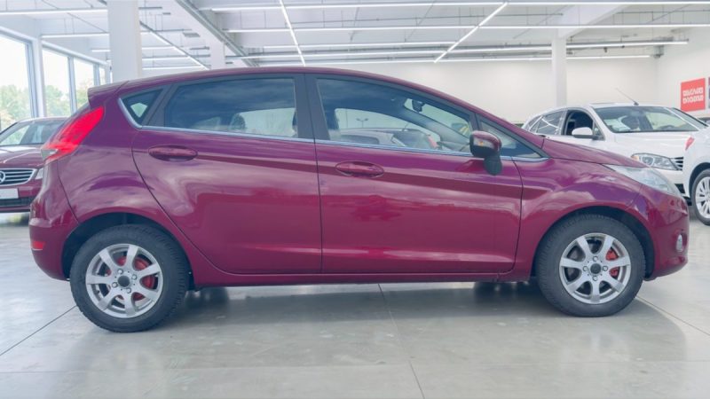 FORD FIESTA 1,3 GHIA 5PORTES 1ER MAIN GARANTIE 6MOIS