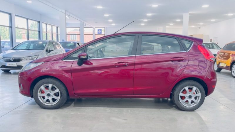 FORD FIESTA 1,3 GHIA 5PORTES 1ER MAIN GARANTIE 6MOIS