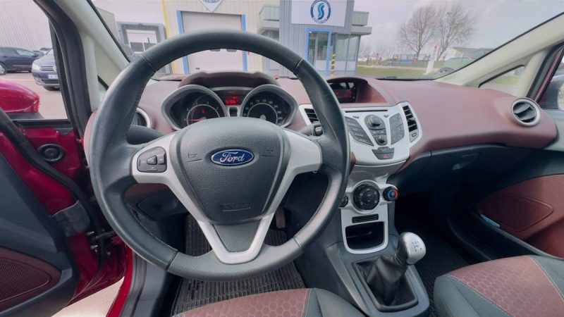 FORD FIESTA 1,3 GHIA 5PORTES 1ER MAIN GARANTIE 6MOIS