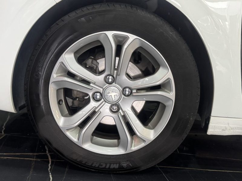 PEUGEOT 208 1.2 PURETECH ACTIVE S&S ETG5 5P 2015