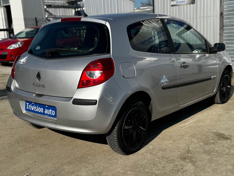 RENAULT CLIO 1.2 ESSENCE 75 CH RIP CURL 2009