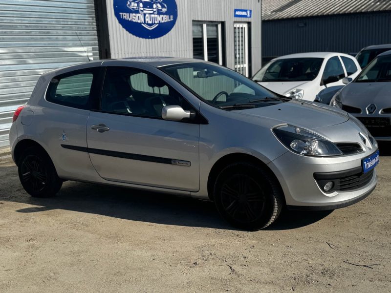 RENAULT CLIO 1.2 ESSENCE 75 CH RIP CURL 2009