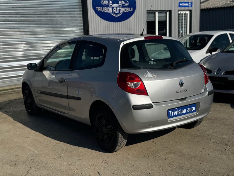 RENAULT CLIO 1.2 ESSENCE 75 CH RIP CURL 2009