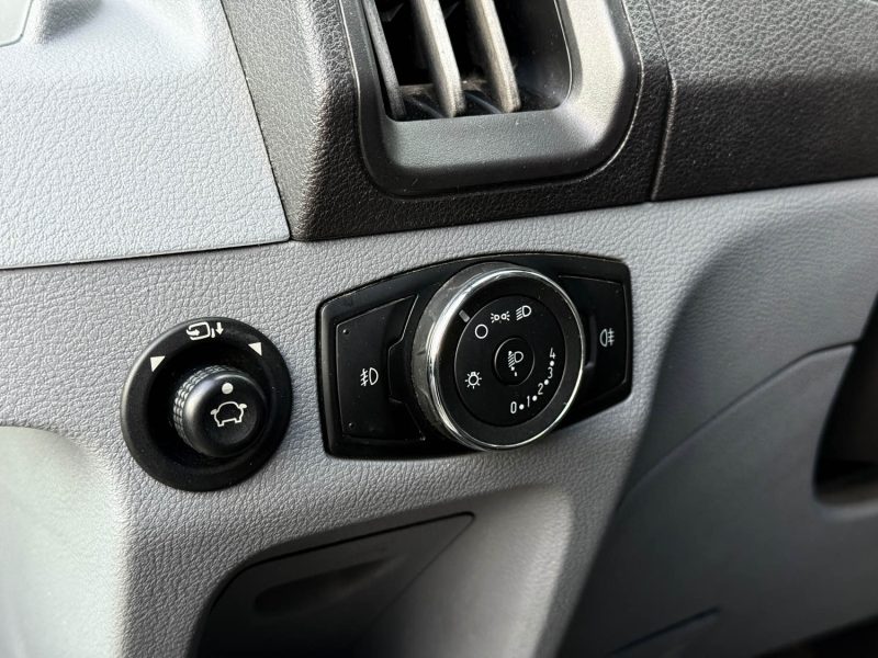 Ford Transit L2H2 T350 2.2 TDCi 155ch Ambiente / Attelage / Clim / Révisée & Garantie 6 mois.