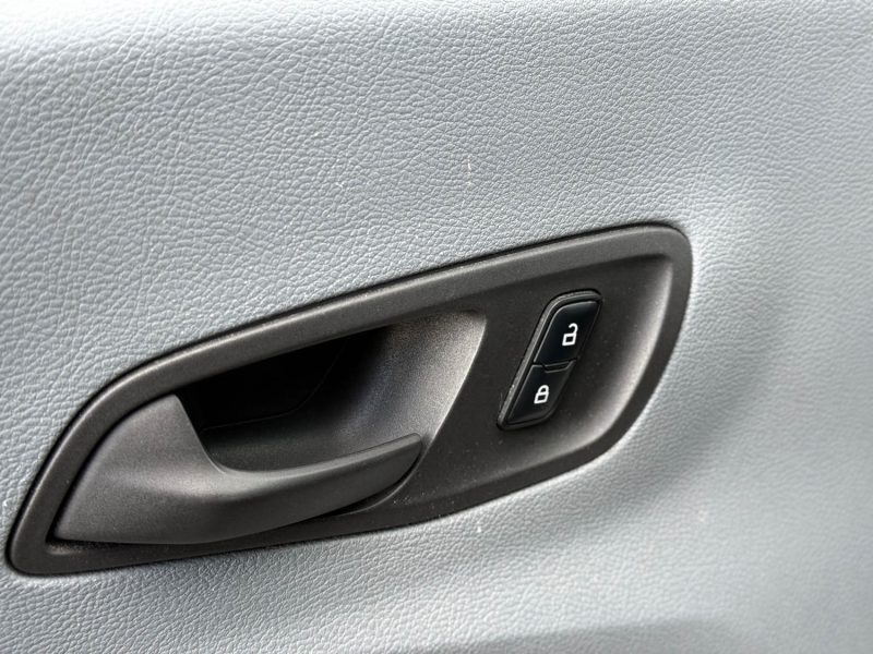 Ford Transit L2H2 T350 2.2 TDCi 155ch Ambiente / Attelage / Clim / Révisée & Garantie 6 mois.