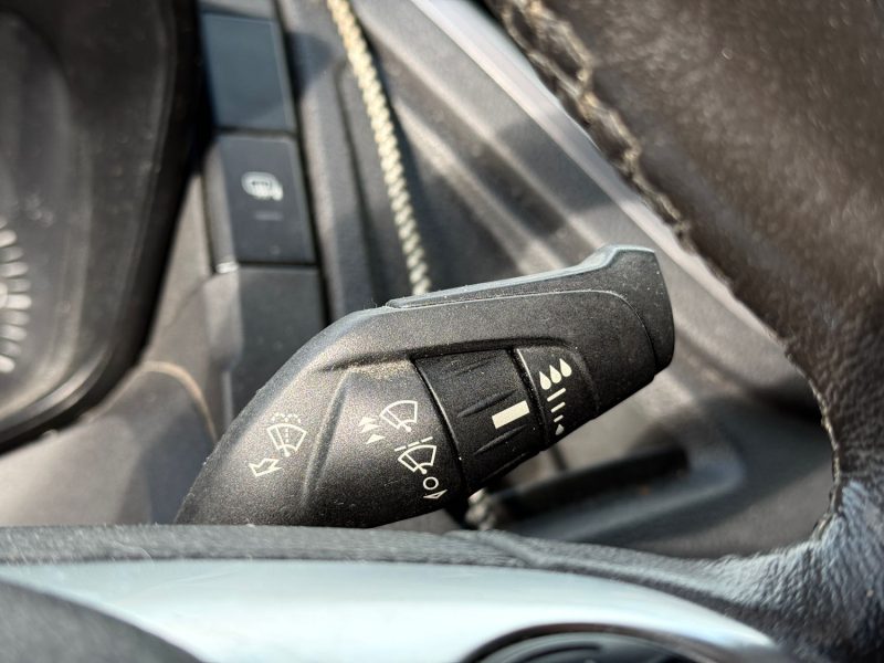 Ford Transit L2H2 T350 2.2 TDCi 155ch Ambiente / Attelage / Clim / Révisée & Garantie 6 mois.