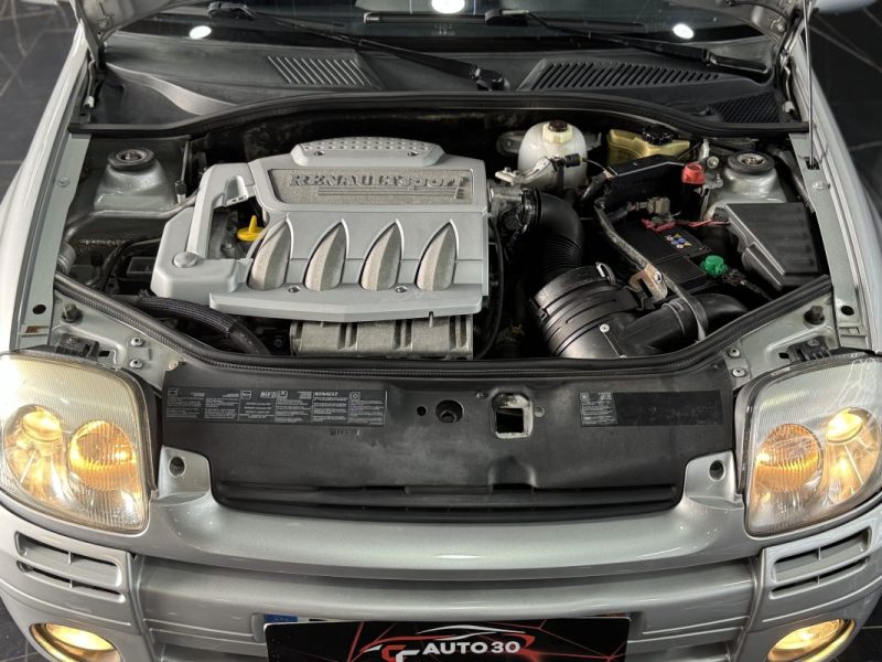 RENAULT CLIO II 2.0 16V SPORT 2000