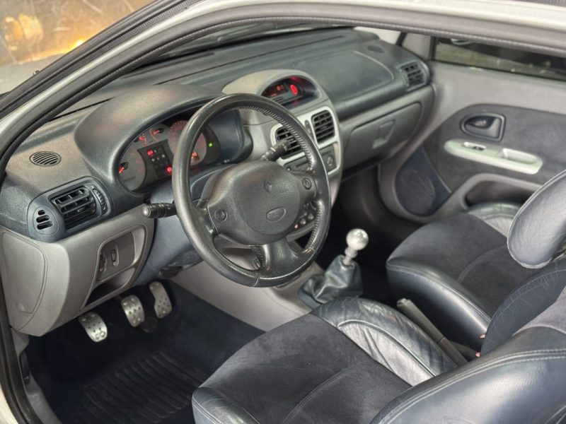 RENAULT CLIO II 2.0 16V SPORT 2000