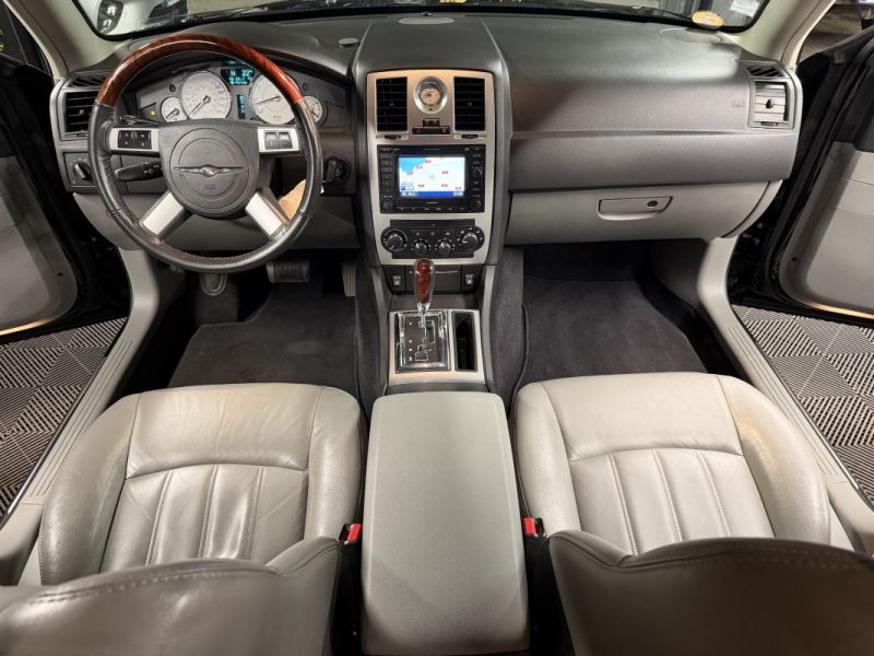 CHRYSLER 300C TOURING / BREAK 3.0 V6 218 Cv BOITE AUTO TOIT OUVRANT CUIR 98 700 Kms - GARANTIE 1 AN