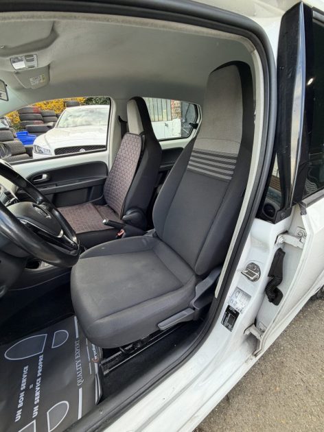 VOLKSWAGEN UP  2017 Connect 60 CH - Boite Manuelle - 92 100Kms - Bluethoot - Distrib ok 