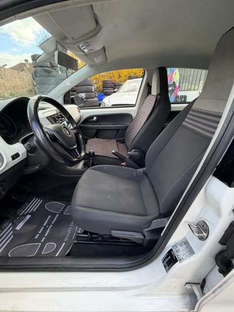 VOLKSWAGEN UP  2017 Connect 60 CH - Boite Manuelle - 92 100Kms - Bluethoot - Distrib ok 