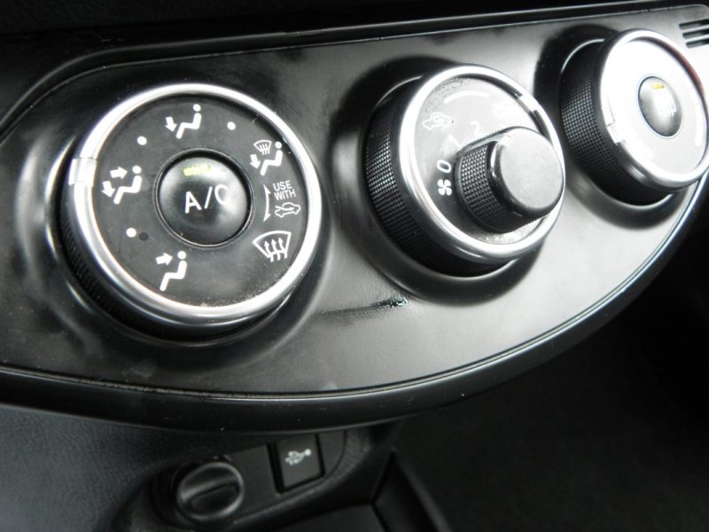 TOYOTA YARIS 1.5 VVT-I 110 CH DYNAMIC 5 PORTES - 6 CH 2017