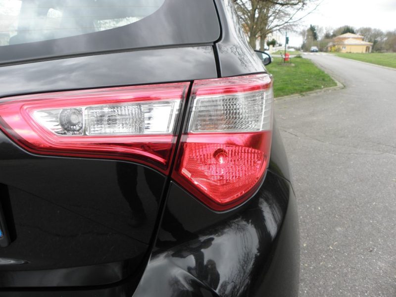 TOYOTA YARIS 1.5 VVT-I 110 CH DYNAMIC 5 PORTES - 6 CH 2017