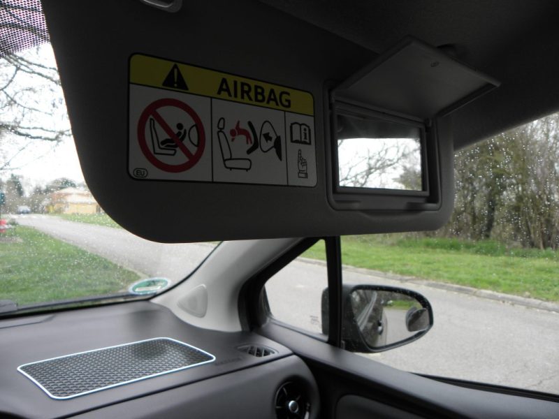 TOYOTA YARIS 1.5 VVT-I 110 CH DYNAMIC 5 PORTES - 6 CH 2017