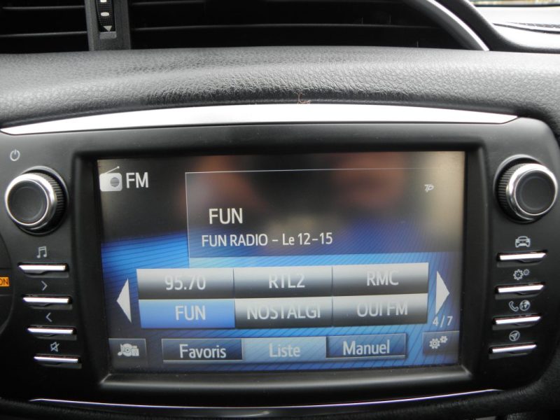 TOYOTA YARIS 1.5 VVT-I 110 CH DYNAMIC 5 PORTES - 6 CH 2017