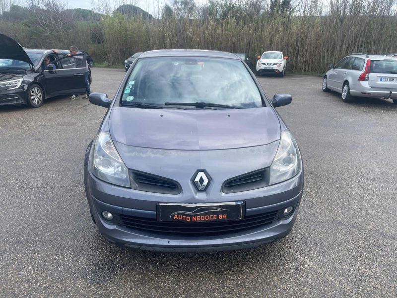 RENAULT CLIO III EXCEPTION 1.5 DCI 105 28
