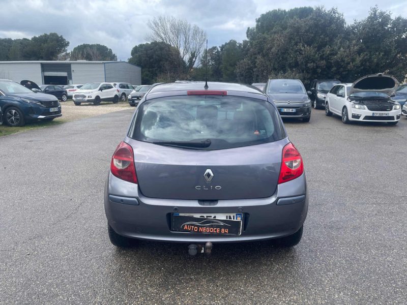 RENAULT CLIO III EXCEPTION 1.5 DCI 105 28