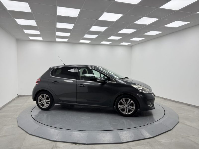 PEUGEOT 208 1.6 E-HDI 92 ALLURE 