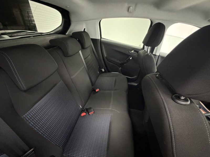 PEUGEOT 208 1.6 E-HDI 92 ALLURE 