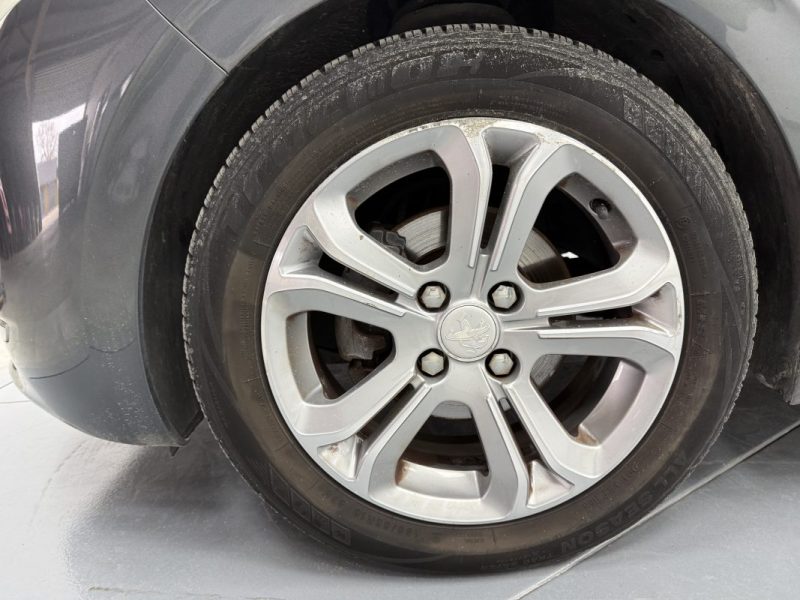 PEUGEOT 208 1.6 E-HDI 92 ALLURE 