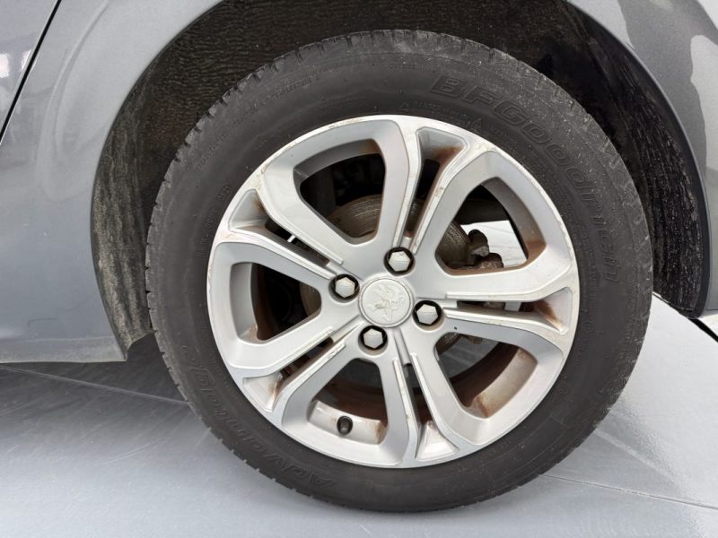 PEUGEOT 208 1.6 E-HDI 92 ALLURE 