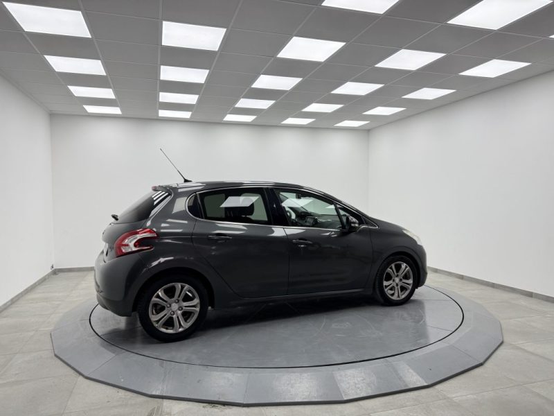 PEUGEOT 208 1.6 E-HDI 92 ALLURE 