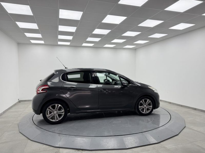 PEUGEOT 208 1.6 E-HDI 92 ALLURE 
