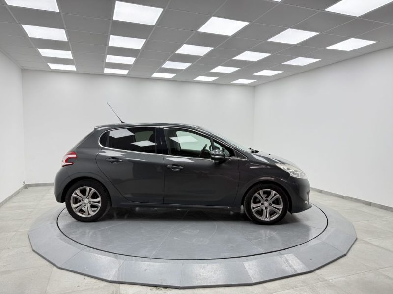 PEUGEOT 208 1.6 E-HDI 92 ALLURE 