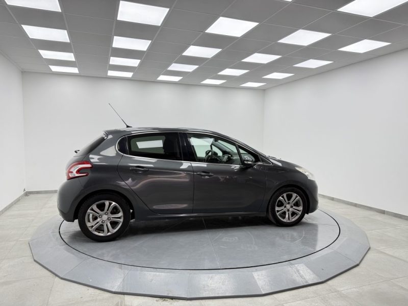 PEUGEOT 208 1.6 E-HDI 92 ALLURE 