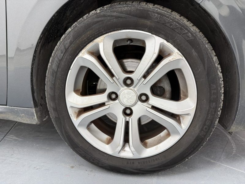 PEUGEOT 208 1.6 E-HDI 92 ALLURE GARANTIE 12 MOIS