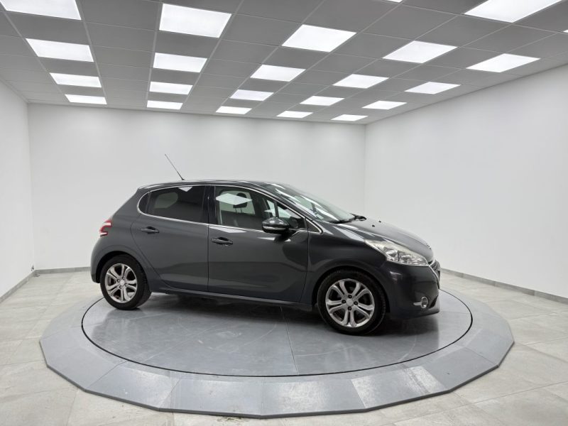 PEUGEOT 208 1.6 E-HDI 92 ALLURE 