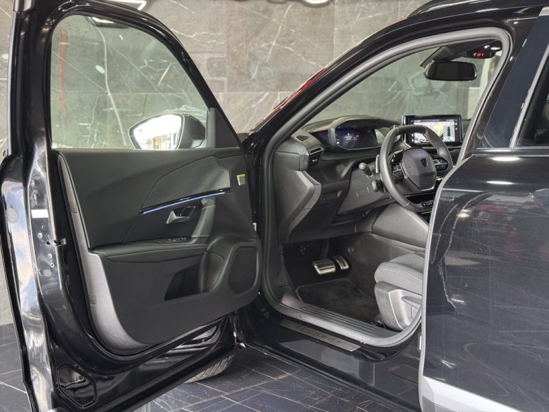 PEUGEOT 2008 1.2 HYBRID 136 GT E-DCS 2025 TTC