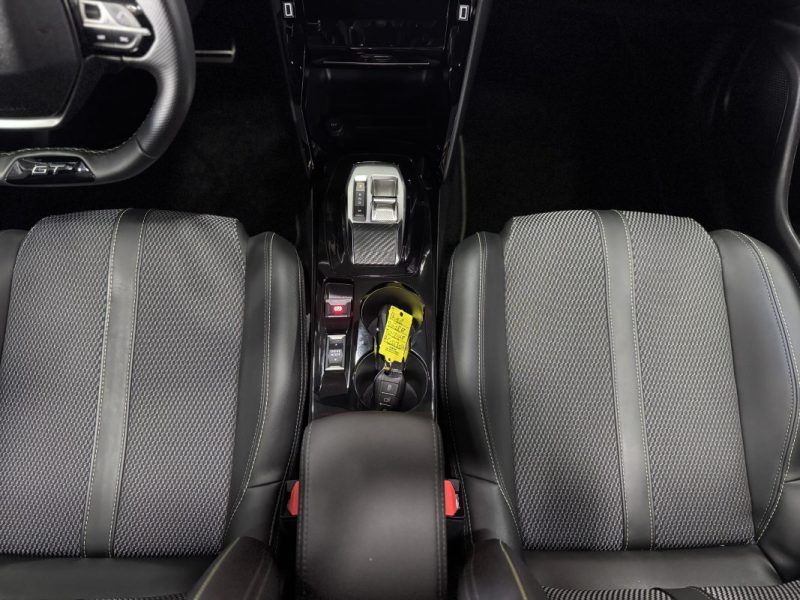 PEUGEOT 2008 1.2 HYBRID 136 GT E-DCS 2025 TTC